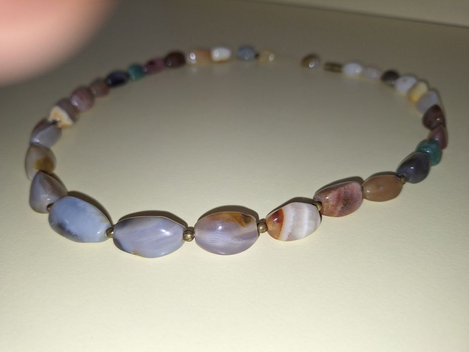 Ахат,нефрит и полускупоценни камъни.