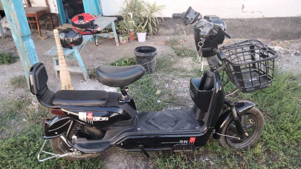 продам скутер ск8