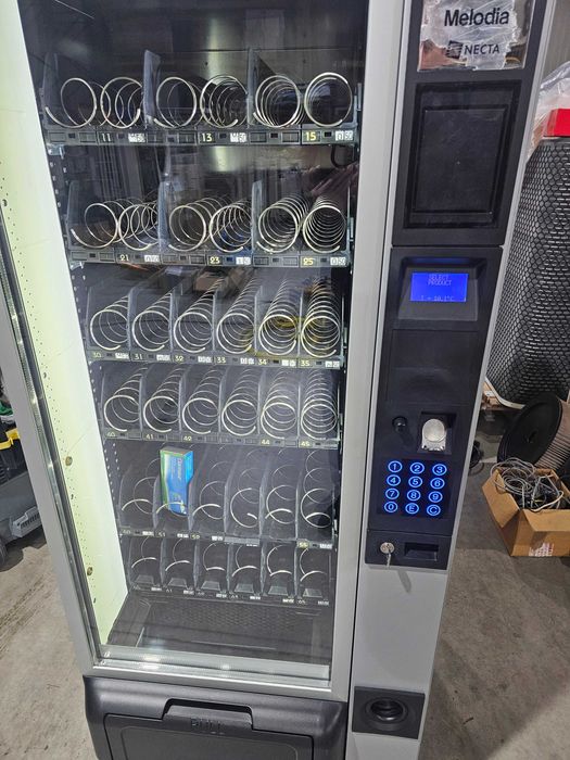 Вендинг машина за пакетирани стоки Necta Melodia