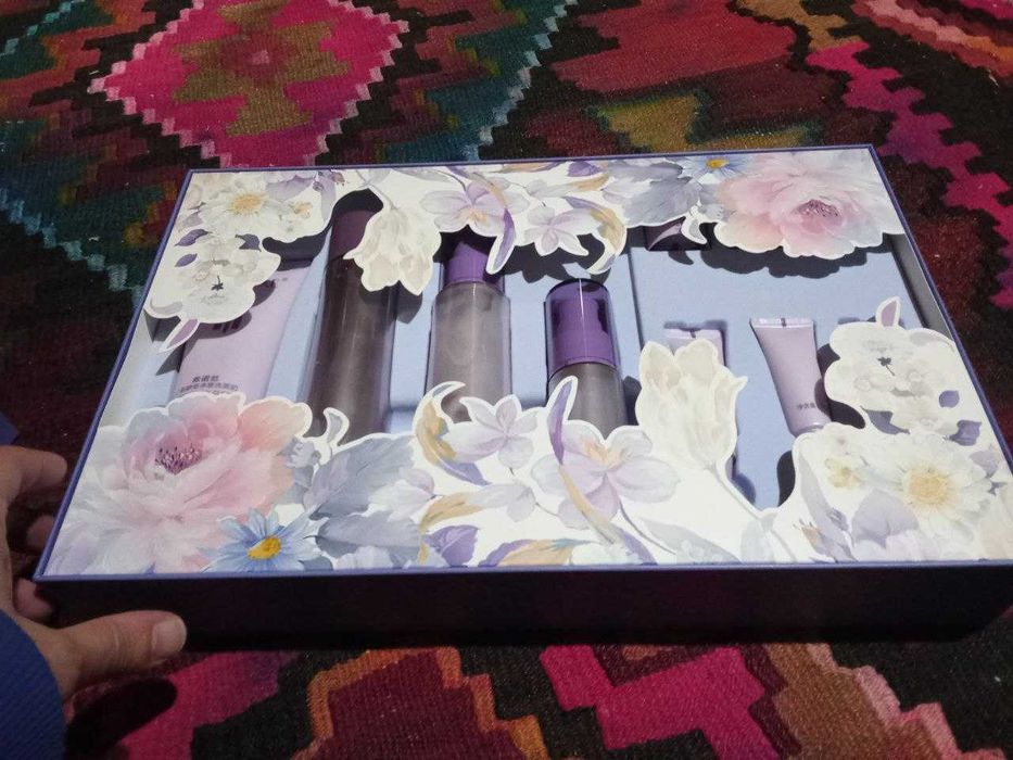 Аёллар пардози учун  кремлар набори  оргинал