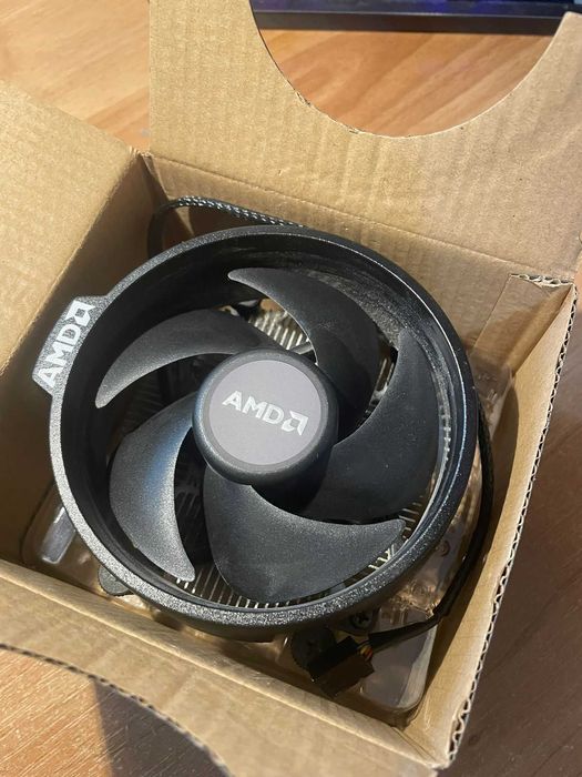 Procesor Ryzen 5 3400G cu grafici integrate Radeon Vega Graphics 11 + Cooler AMD