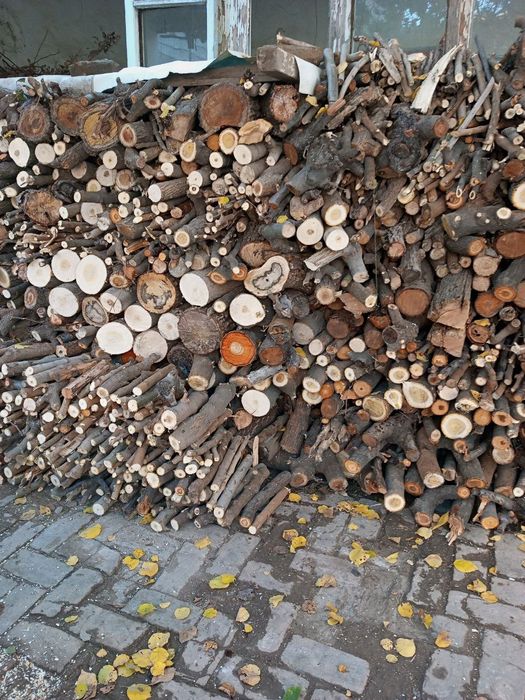 Утин сотилади. Печкабоп таёрлаган. Продаётся дрова