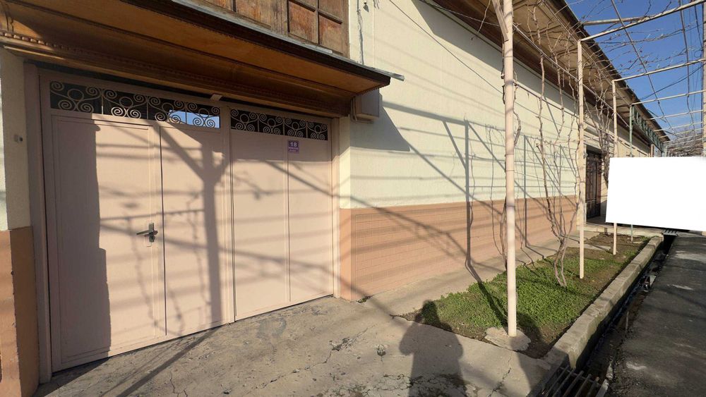 Срочна Сотилади ISTROXATDA hovli  sotladi  !!!