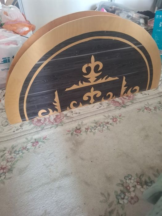 Продам стол размер 100 см × 100 см