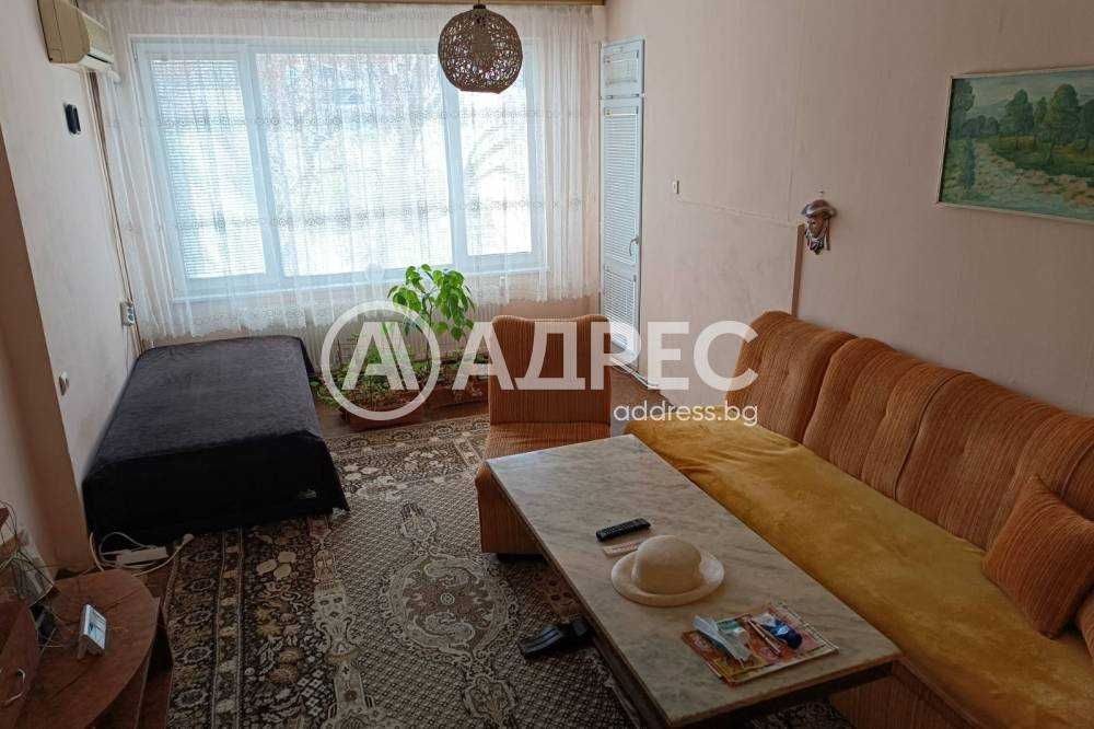 Дава се под наем Двустаен апартамент в Разград, Център - 63 кв.м за 38250 € - Снимка #1