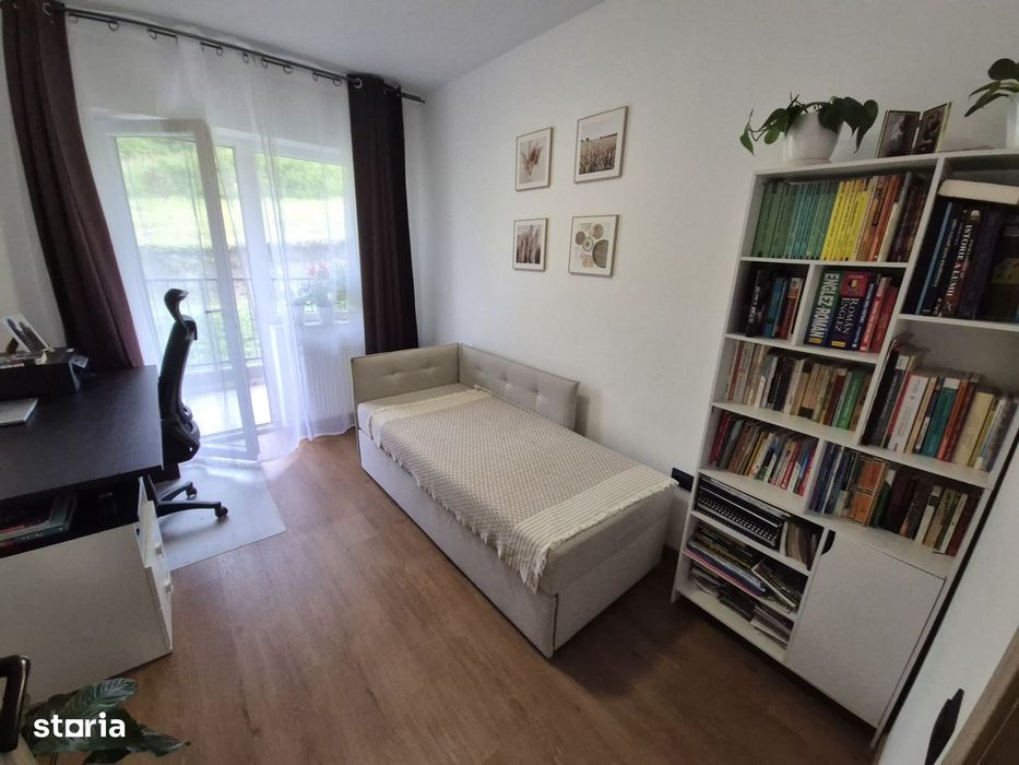 Apartament 3 camere, 62mp, 2 garaje, balcon 12mp, zona Sesul de Sus