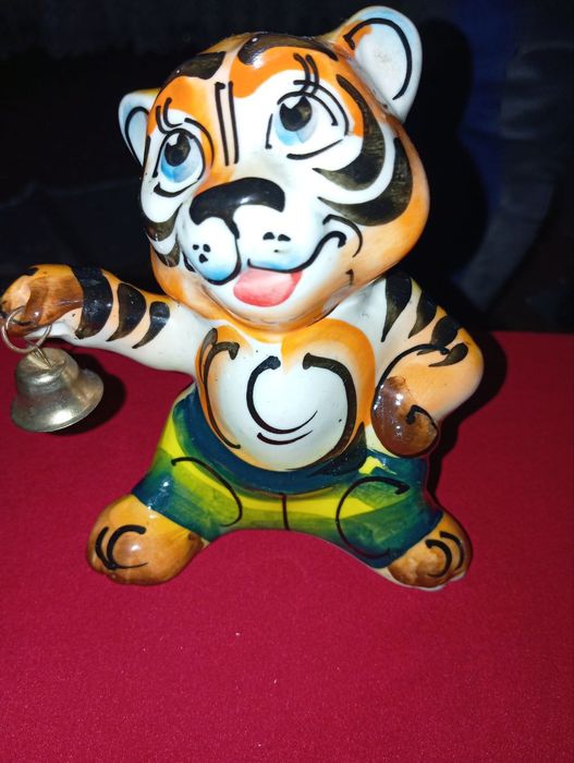 Продаётся  советский  статуэтки  хороший  состояние