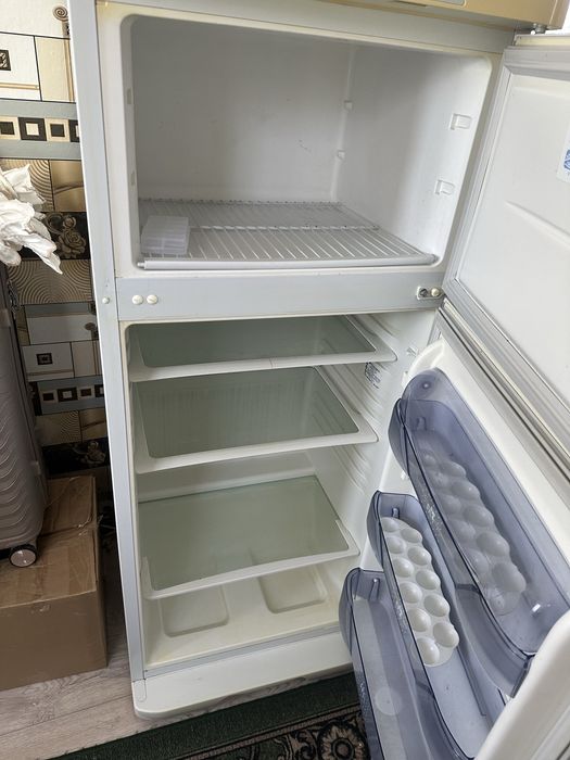 Холодильник Бирюса