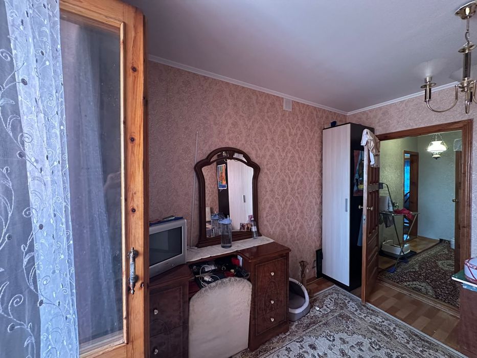 Продам 4-комнатную квартиру.