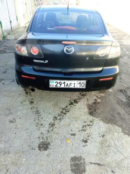 Автомобиль mazda 3