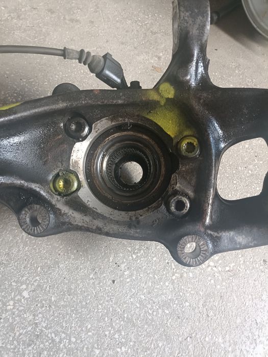Fuzeta Stânga Audi A4 B8 cod R8K0407257ABSJ2Fr