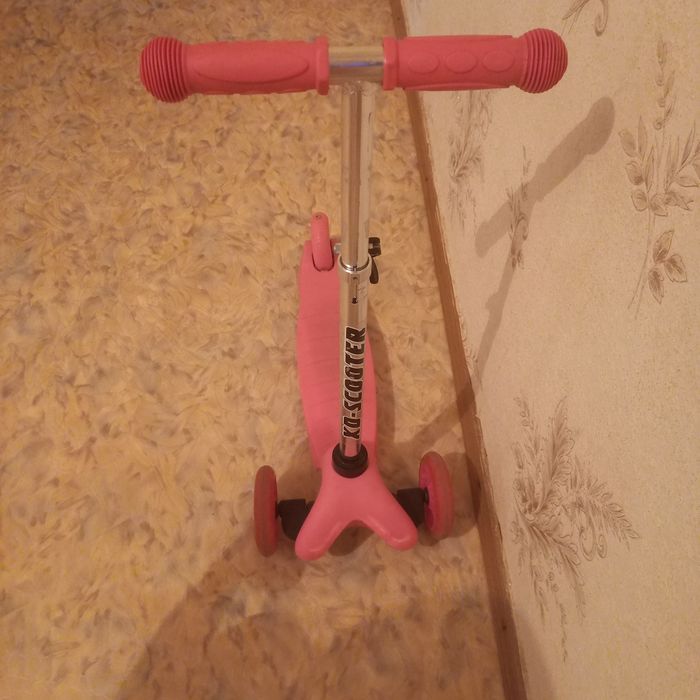 Самокат для девочки от3 до 6 лет