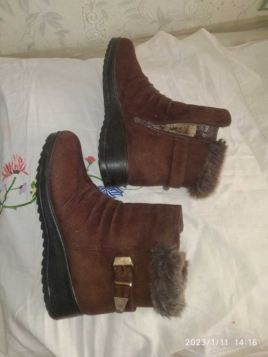 Сапоги и ботинки женские теплые качественные 39 размера.