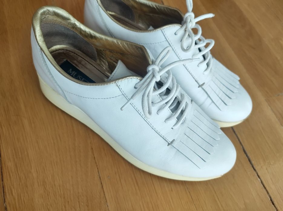 Adidași albi Musette