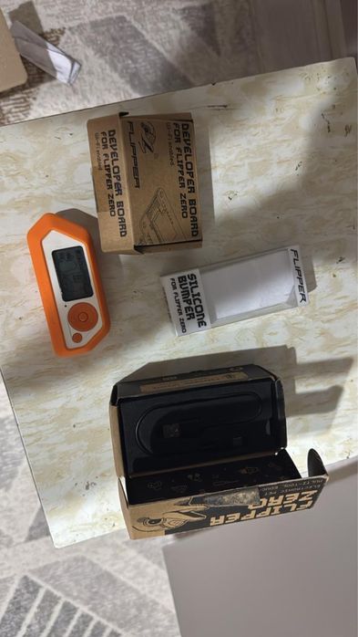 Продам програматор-микрокомпьютер Flipper zero