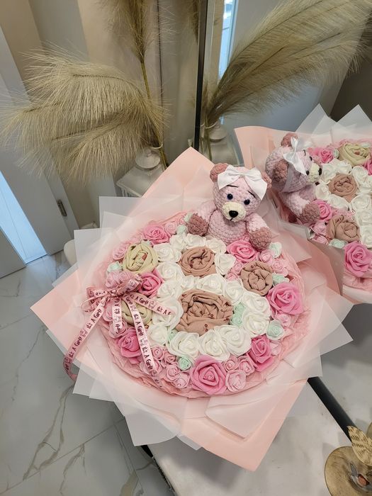 Букет  вечни рози  8 март бебе памперси бонбони персонализиран 101
