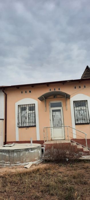 Коттедж 3 хонали сотилади каршида