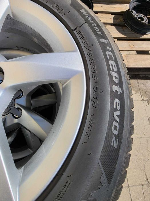 225 55 16 Гуми зимни  Hankook Дот 3320