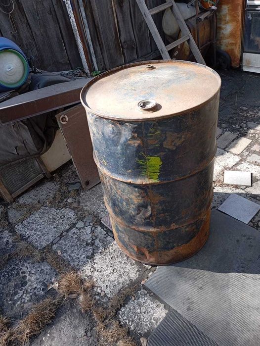 Металлический бак под бензин и др.