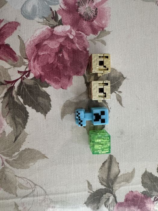 Фигурки и блоки Minecraft Kinder Joy — Крипер и редкие золотые блоки
