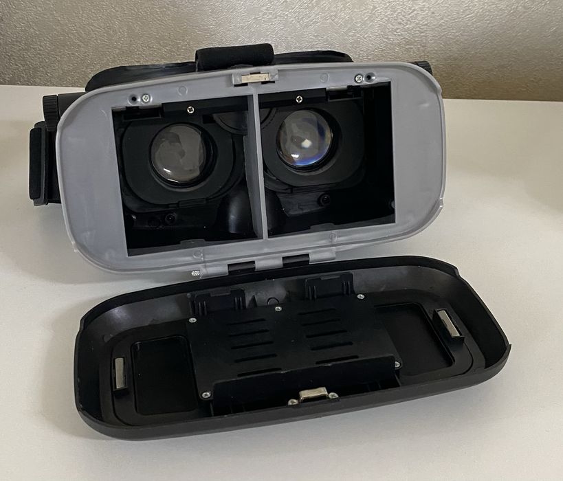 Продам VR очки (виртуальня реальность)