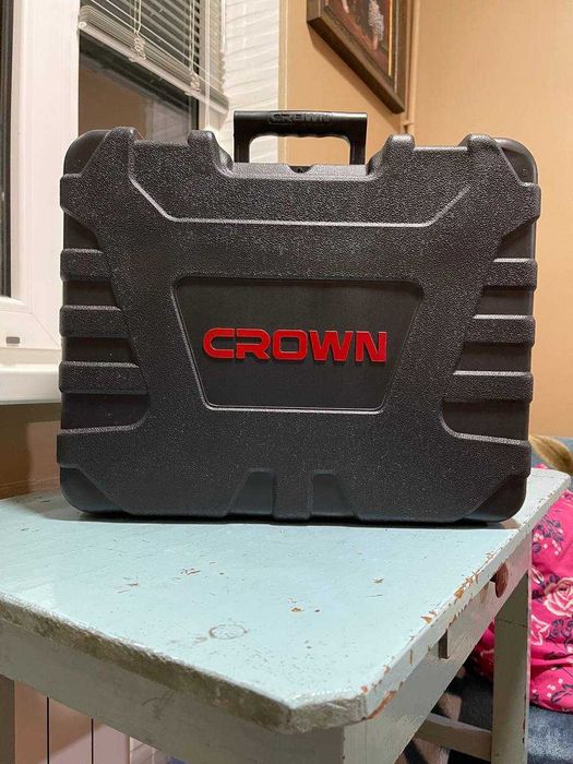 Продаётся перфоратор CROWN Original  почти новый