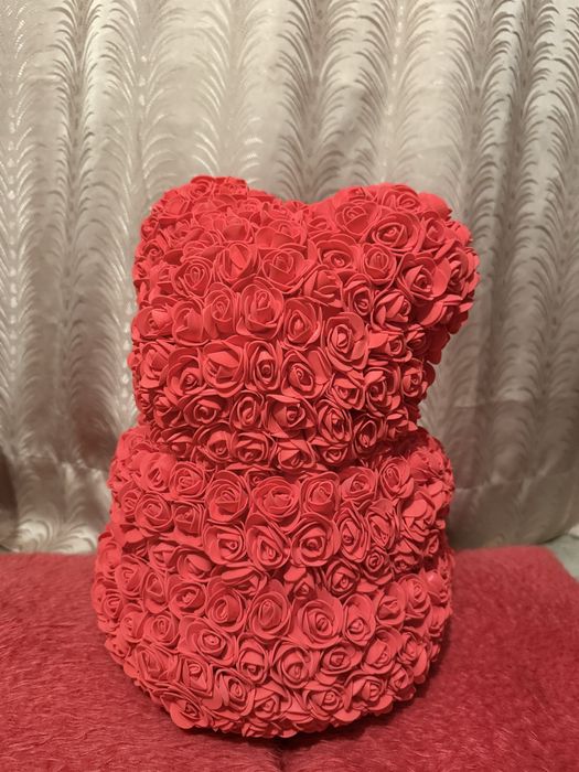 Мече от рози със панделка. Червено,Розово,Бяло