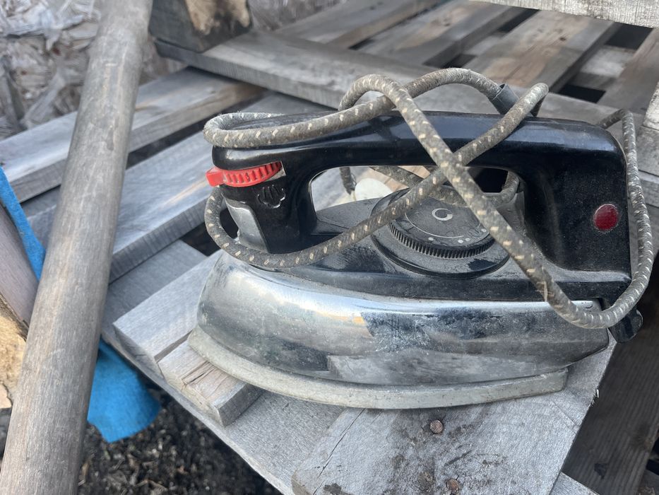 Продам утюг СССР рабочий