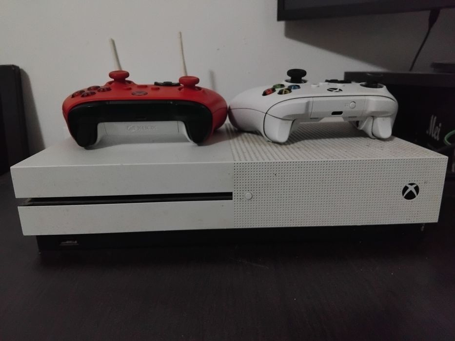 Xbox one S cu două manete