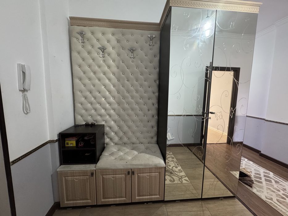 продам прихожую срочно