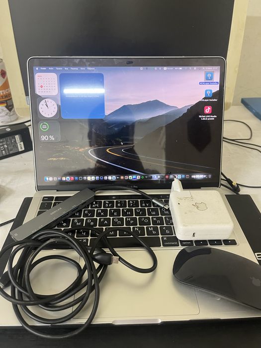 MacBook Pro 13,3 256g 2020 M1