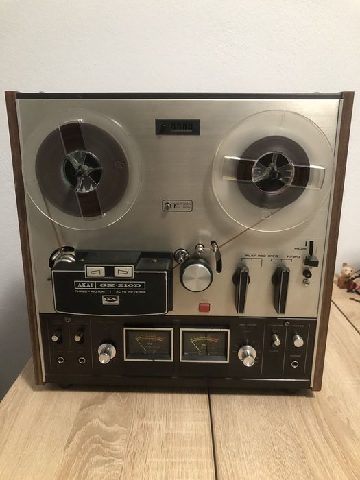 Mac mini, magnetofon Akai