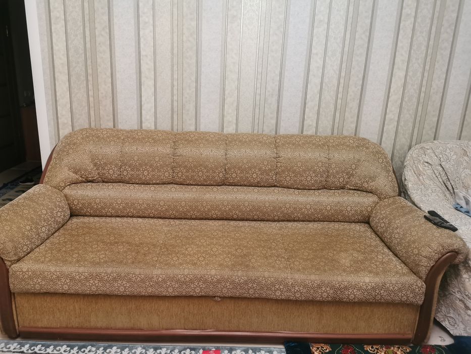 Продам  беларуський диван в отличном состояние .