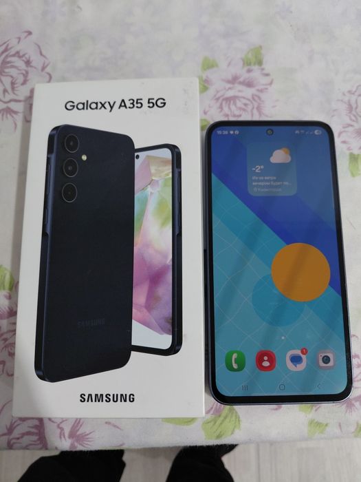 Телефон Самсунг А35.