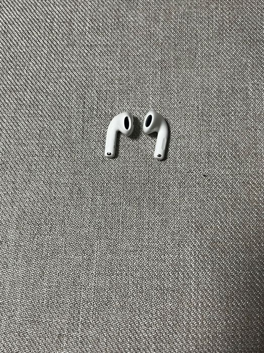 Слушалки AirPods 4
