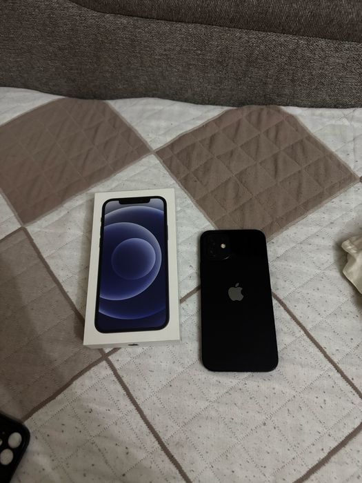 Продаю айфон 12 черный