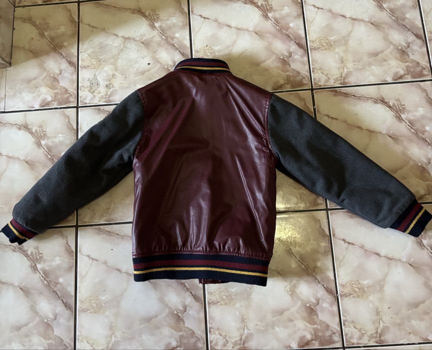 3.	Geacă tip varsity, bordeaux și gri copii