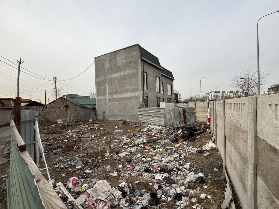 Продам землю 2.1 сотки в доль дороги