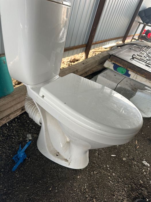 унитаз в рабочем состоянии