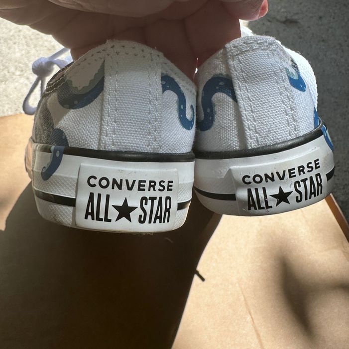 Converse noi mărimea 30