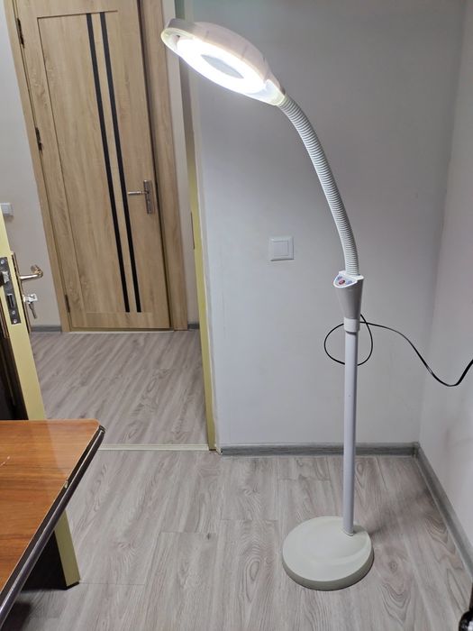 Косметологик лампа ва паразон сотилади.Нархи 900 000 сум