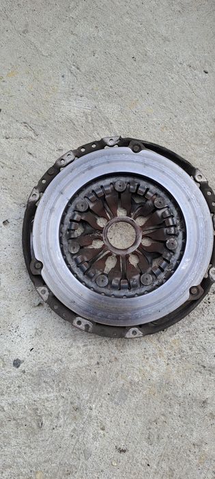 Демпферен маховик с притискател за Рено Меган/Reno Megan/ 07г.