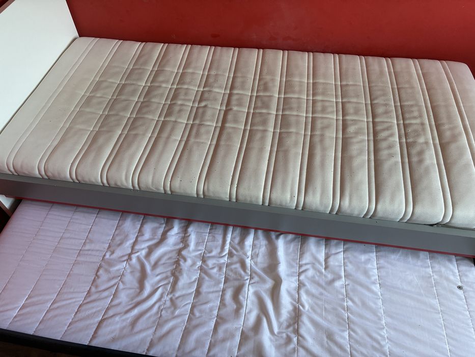 Легло 200x90cm с включени матраци, две нива, разтегателно, единични легла