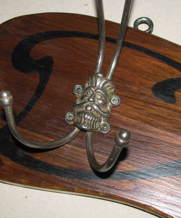 Стенна дървена закачалка сецесион ар нуво, реставрирана