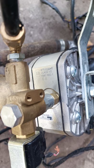 Газов инжекцион за 6 цилиндров двигател