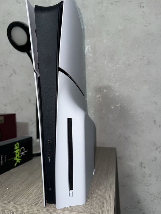 PlayStation 5 като нов + UFC 5 & FC26 + Fortnite bundle