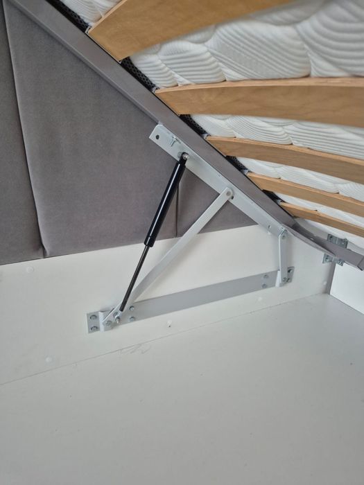 Продаю кровать  размеры 1200/2000