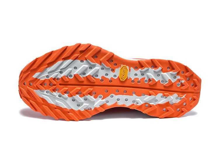 Продавам нови мъжки маратонки Nike Zoom ACG Ultrafly Hyper Crimson orange