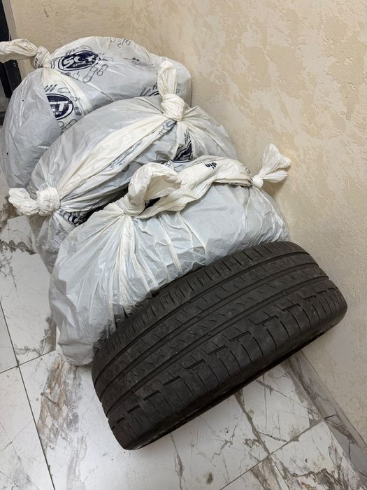 Продам комплект б/у летних шин