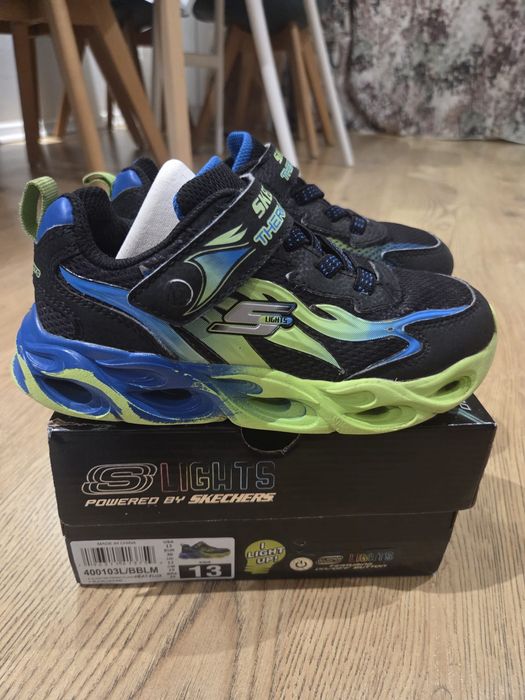 Sketchers cu lumini, mărimea 30